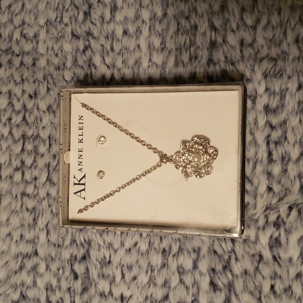 🆕️ Anne Klein Flower Pendant and Earring Set